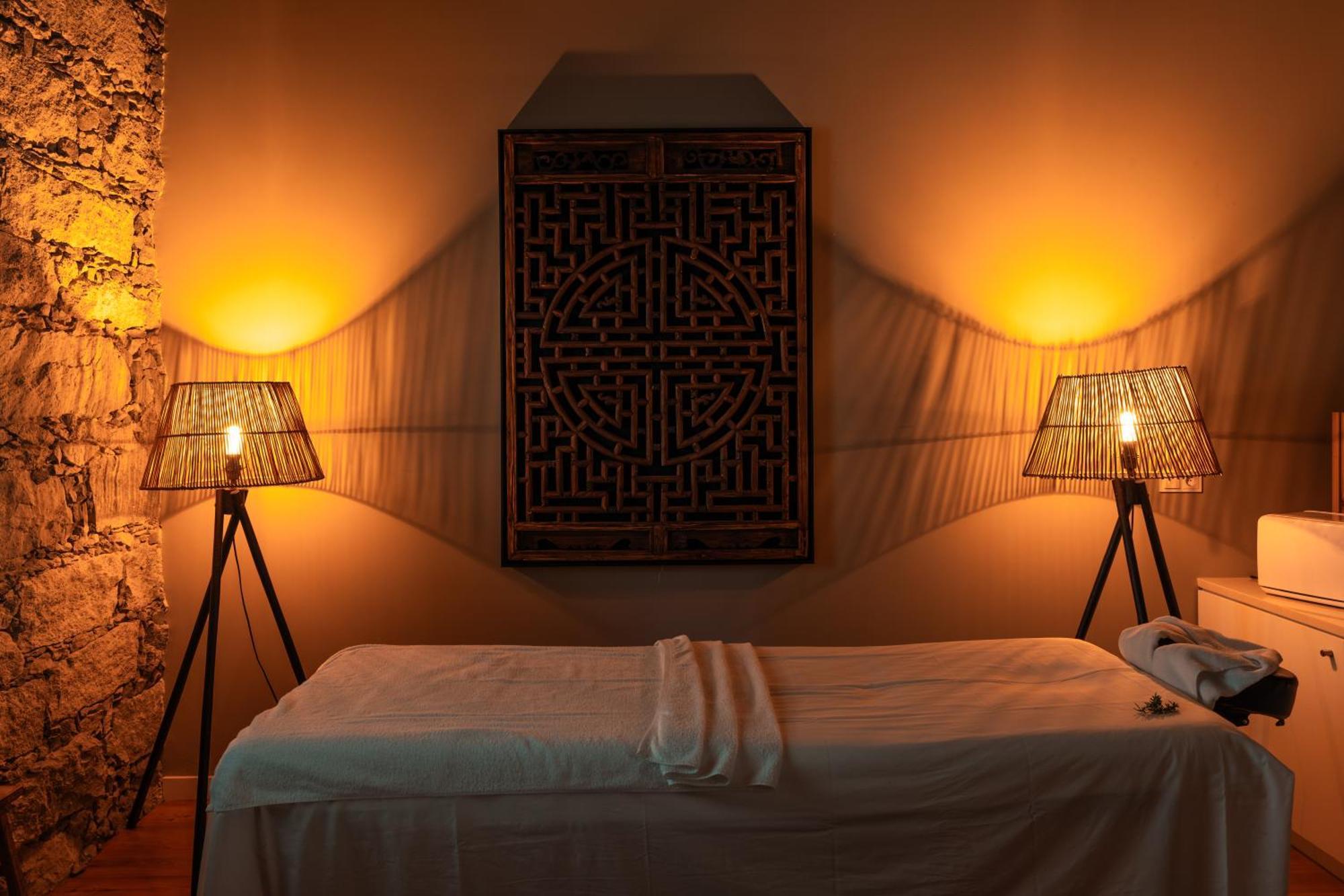 Sensi Azores Nature And Spa Ginetes Екстериор снимка A massage table