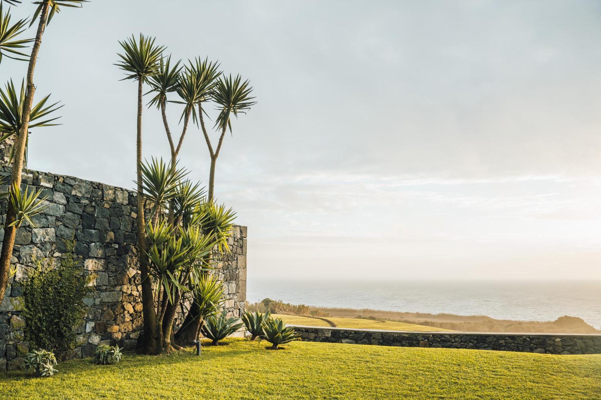 Sensi Azores Nature And Spa Ginetes Екстериор снимка The garden of the house