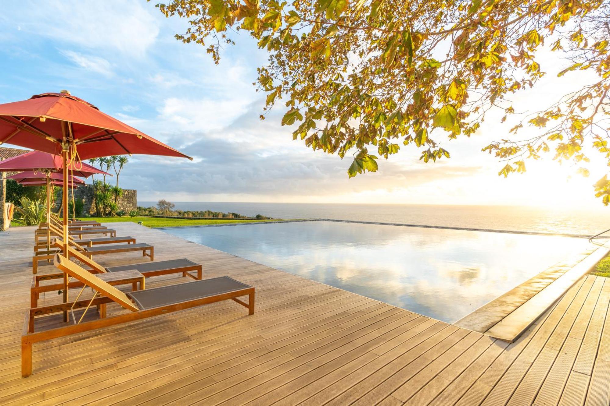 Sensi Azores Nature And Spa Ginetes Екстериор снимка Infinity pool at the resort